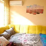 In شقة *