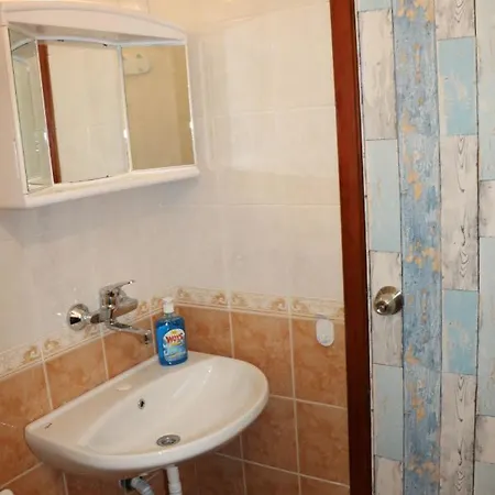 In דירה