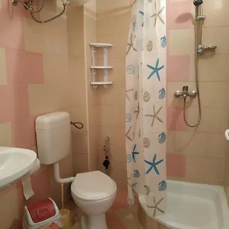 In דירה *