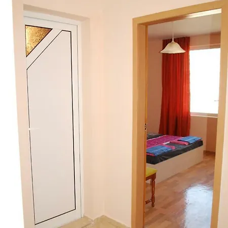 In דירה וארנה